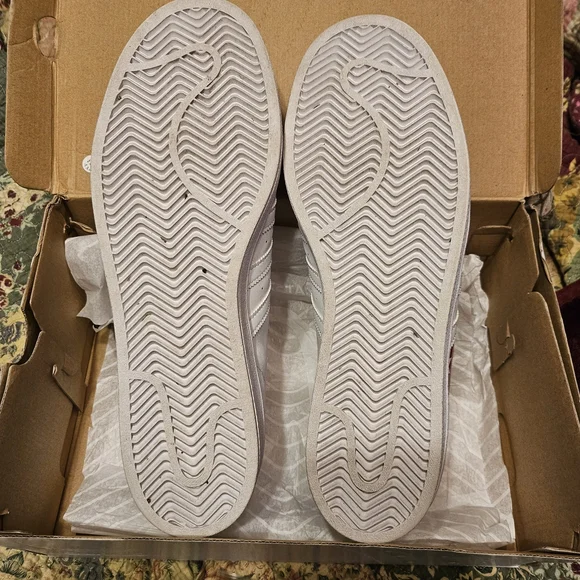 Sz 11 Adidas Superstar White and Red Sneakers - Picture 6 of 7